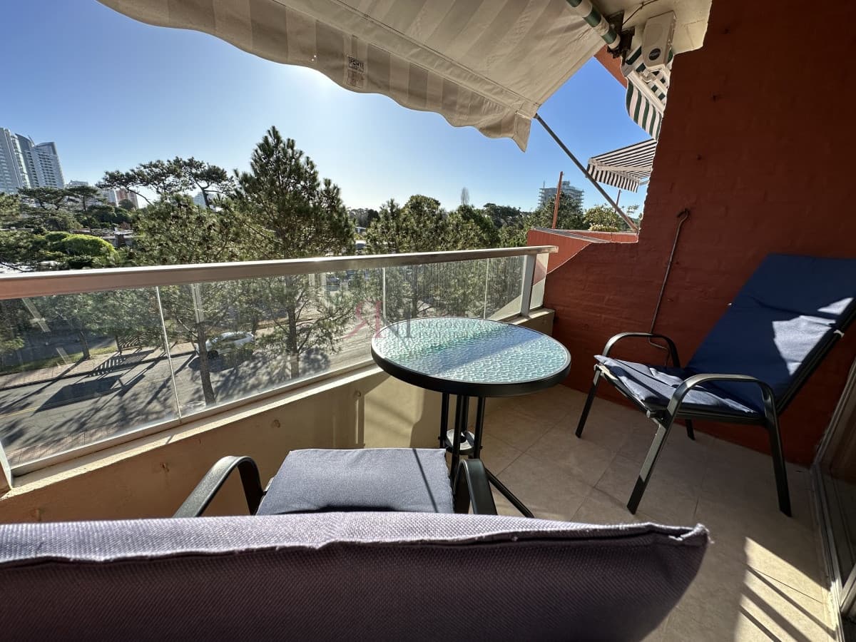Hermoso balcon									(ref.#7826)