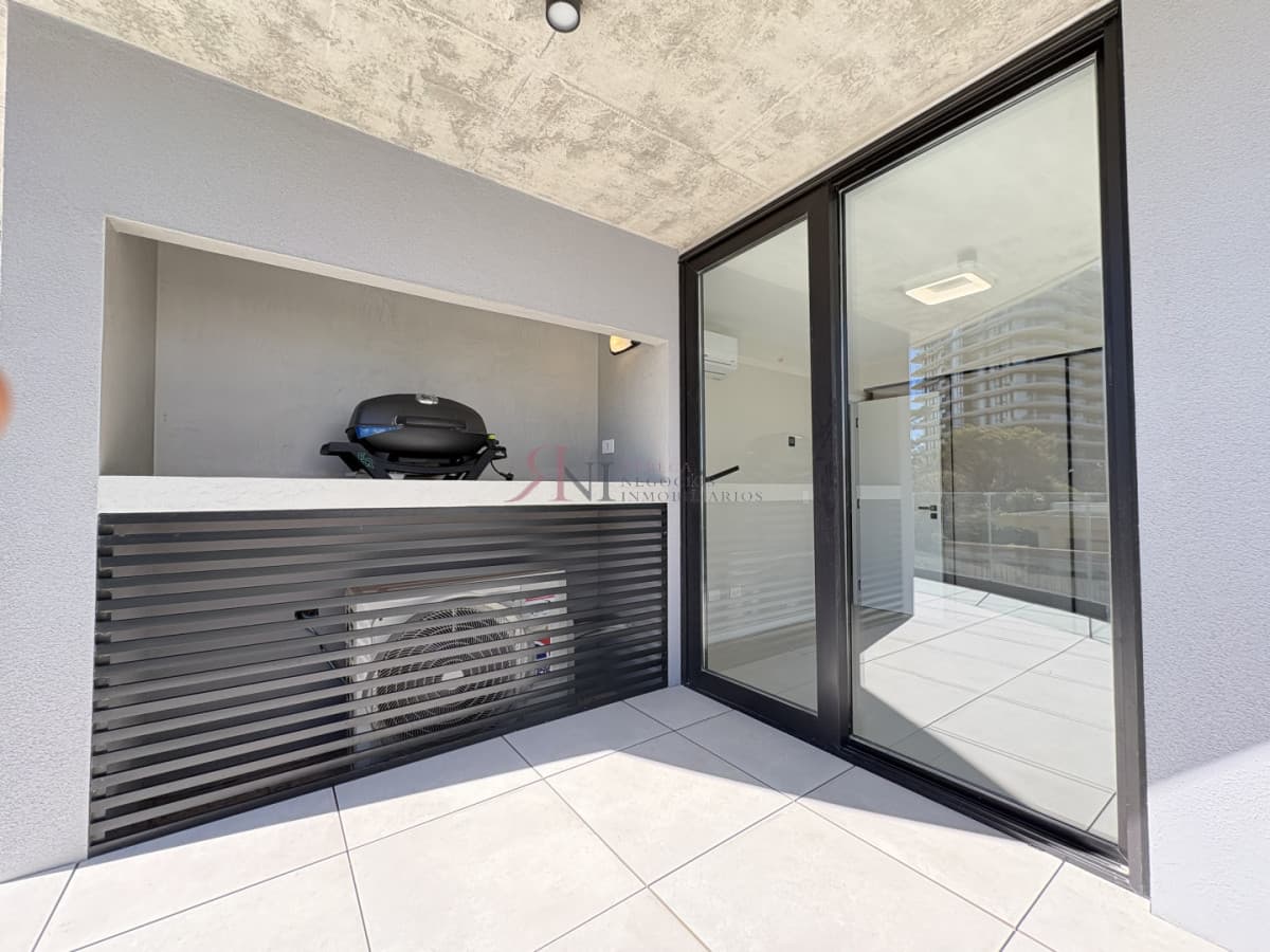 Gran terraza con linda vista al mar, orientación norte 									(ref.#114049)