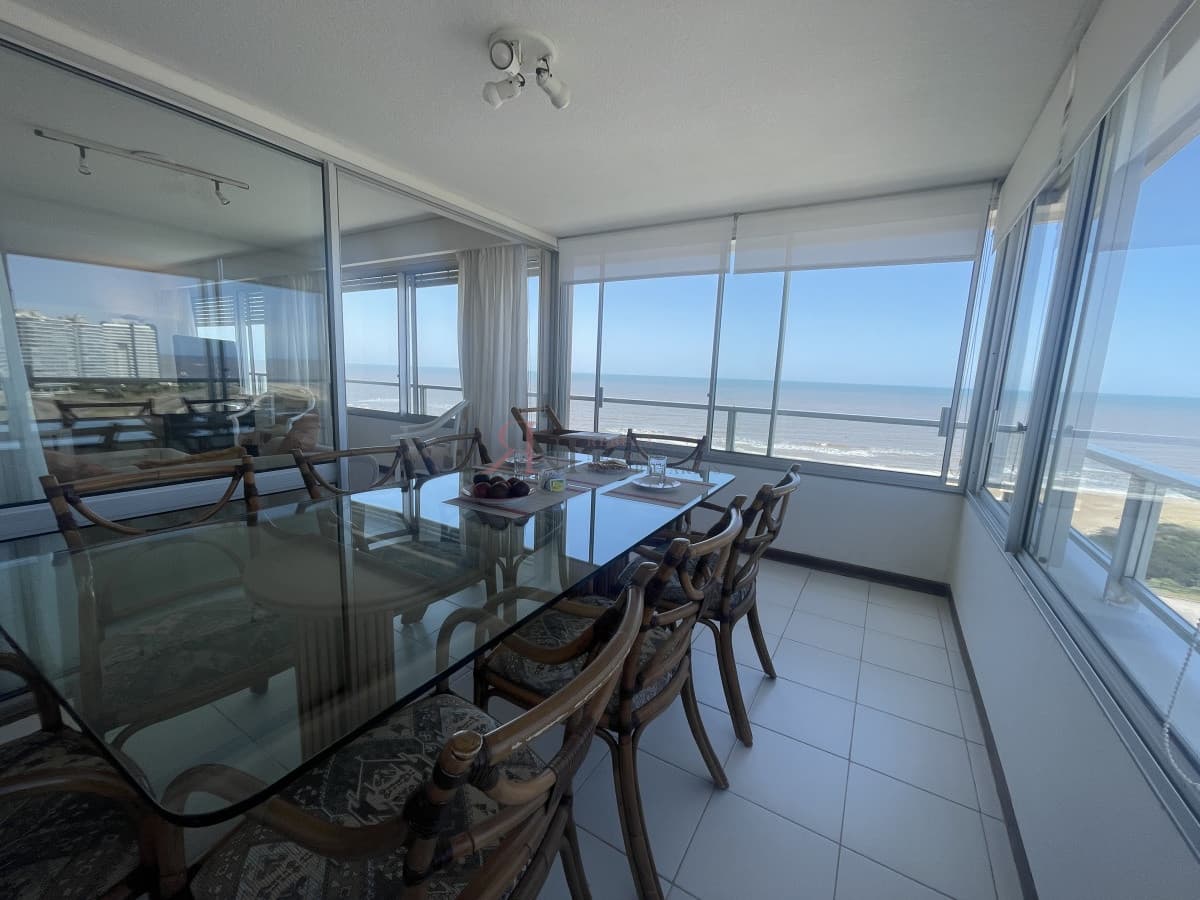Playa Brava, frente al mar con  Espectacular Vista									(ref.#112456)