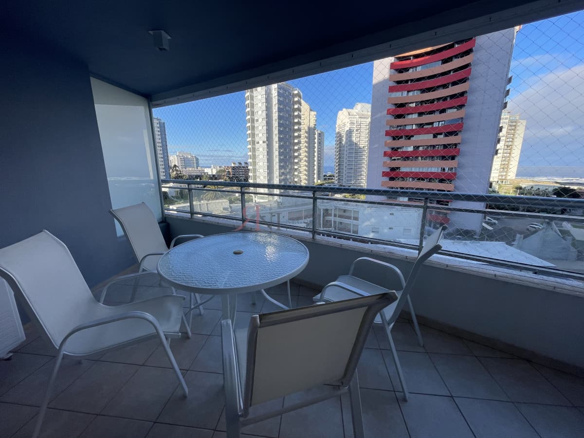 En zona de Playa Brava, cerca centro									(ref.#8078)