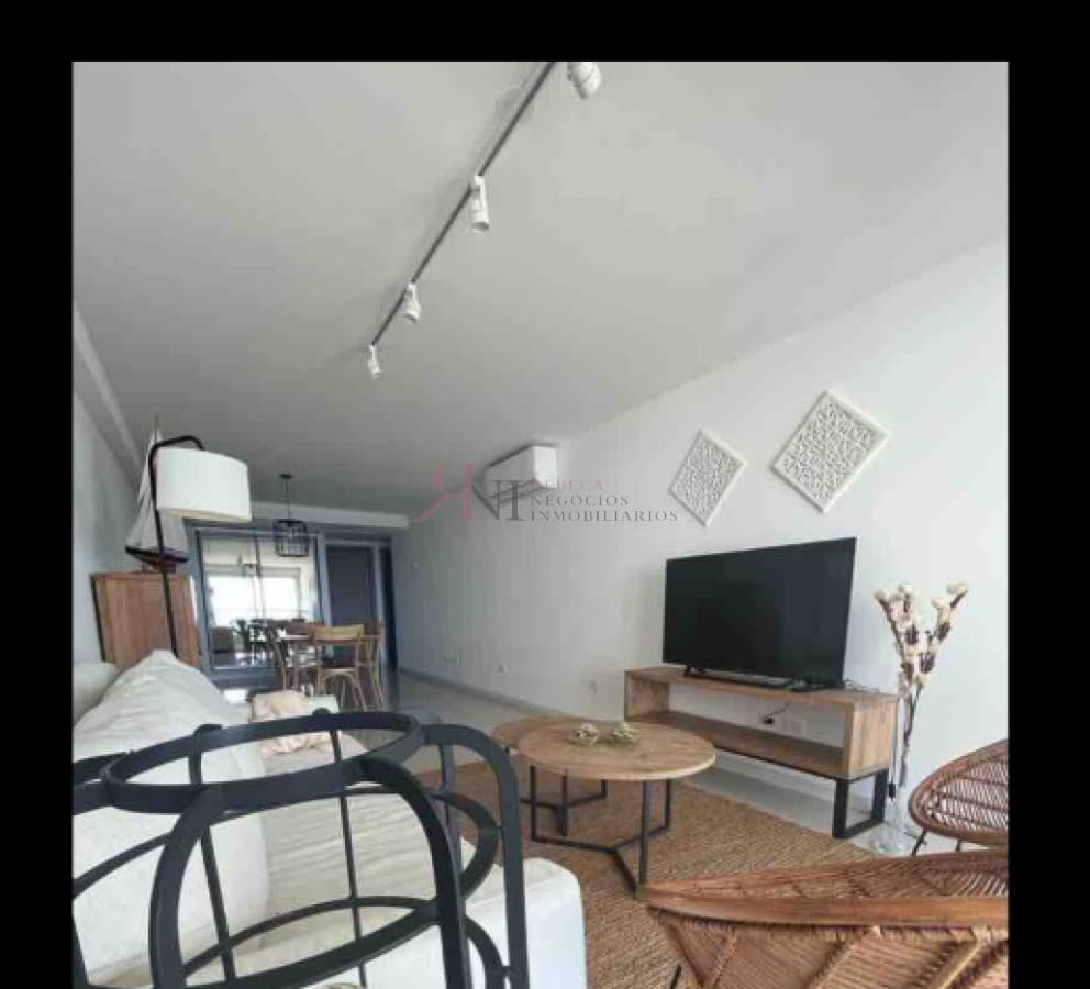 Ubicado a 150 mts del mar , lindo apto. con vista al mar y parrillero propio 									(ref.#10937)