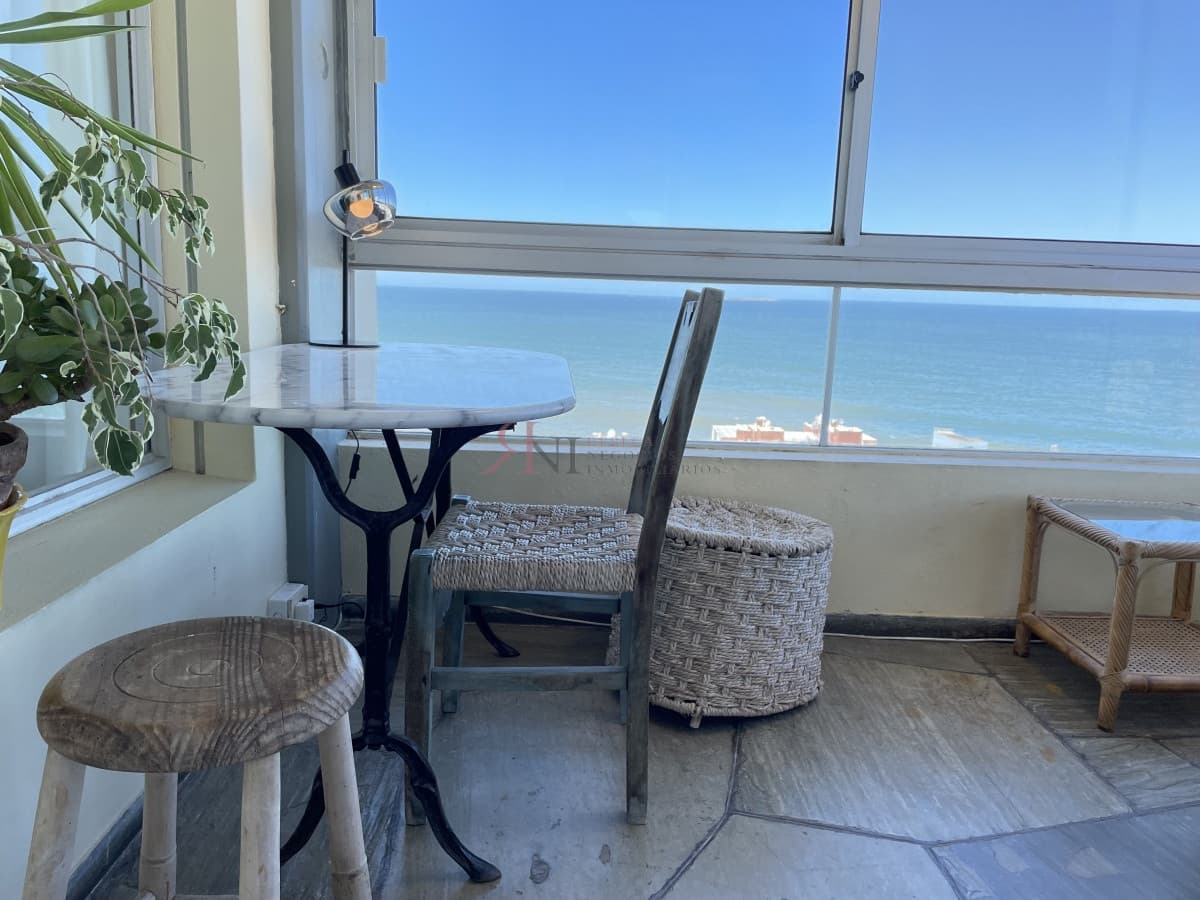 Piso alto, excelente vista a la Playa Brava									(ref.#2081)