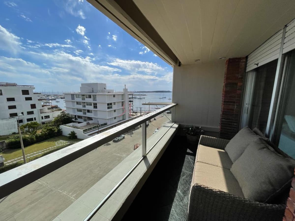 Terraza con vista la Puerto, aire acondicionado, garaje, mucama									(ref.#11787)