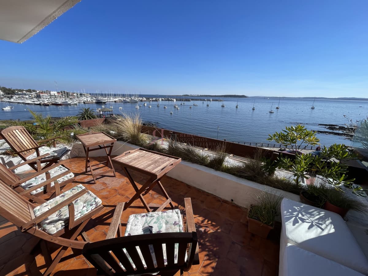 Amplio apto con espectacular Terraza y vista al puerto									(ref.#4474)