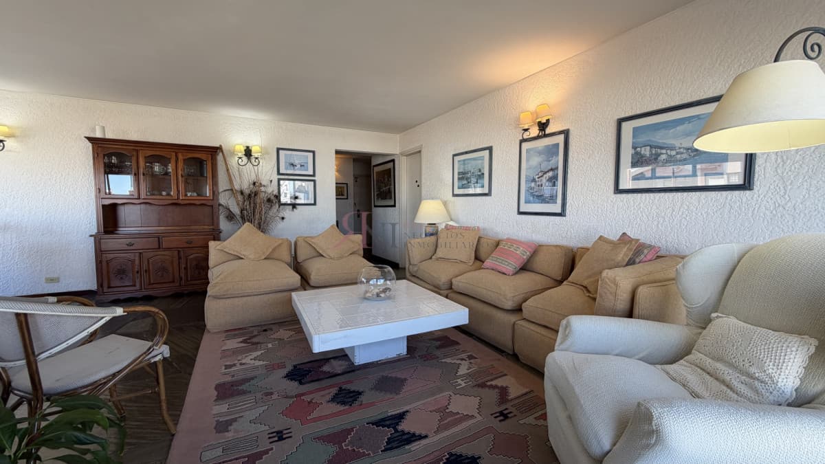 Amplio apartamento en el centro de la peninsula									(ref.#2074)