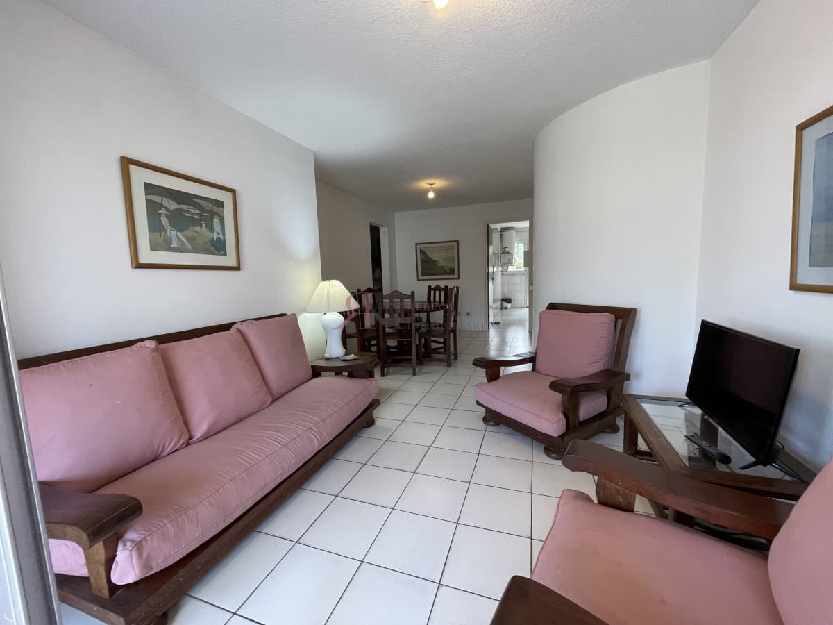 Playa Mansa, lindo entorno, edificio bajo buen lugar para descansar									(ref.#4198)