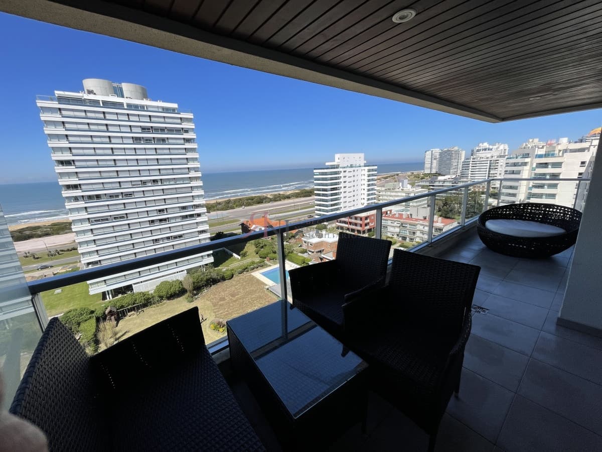 Penthouse con vista a la Playa Brava y barbacoa propia 									(ref.#11803)