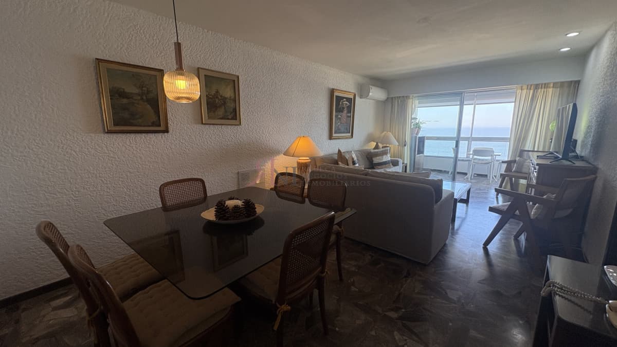 Oportunidad Frente a Playa brava.									(ref.#5438)