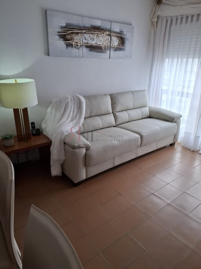 Bien ubicado , impecable estado,  aire acondicionado									(ref.#3527)