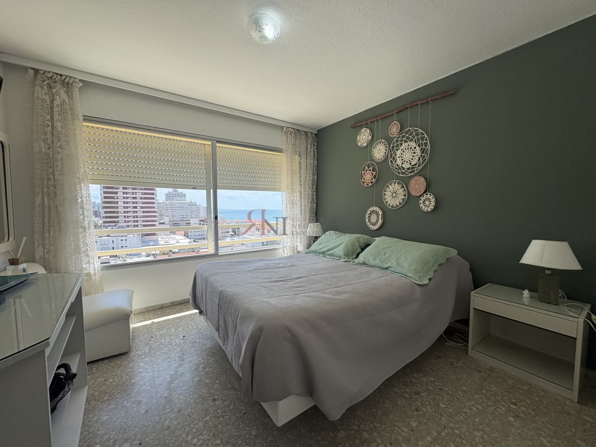 Linda vista a Playa Brava y algo de mansa, garaje, aire acondicionado									(ref.#11235)