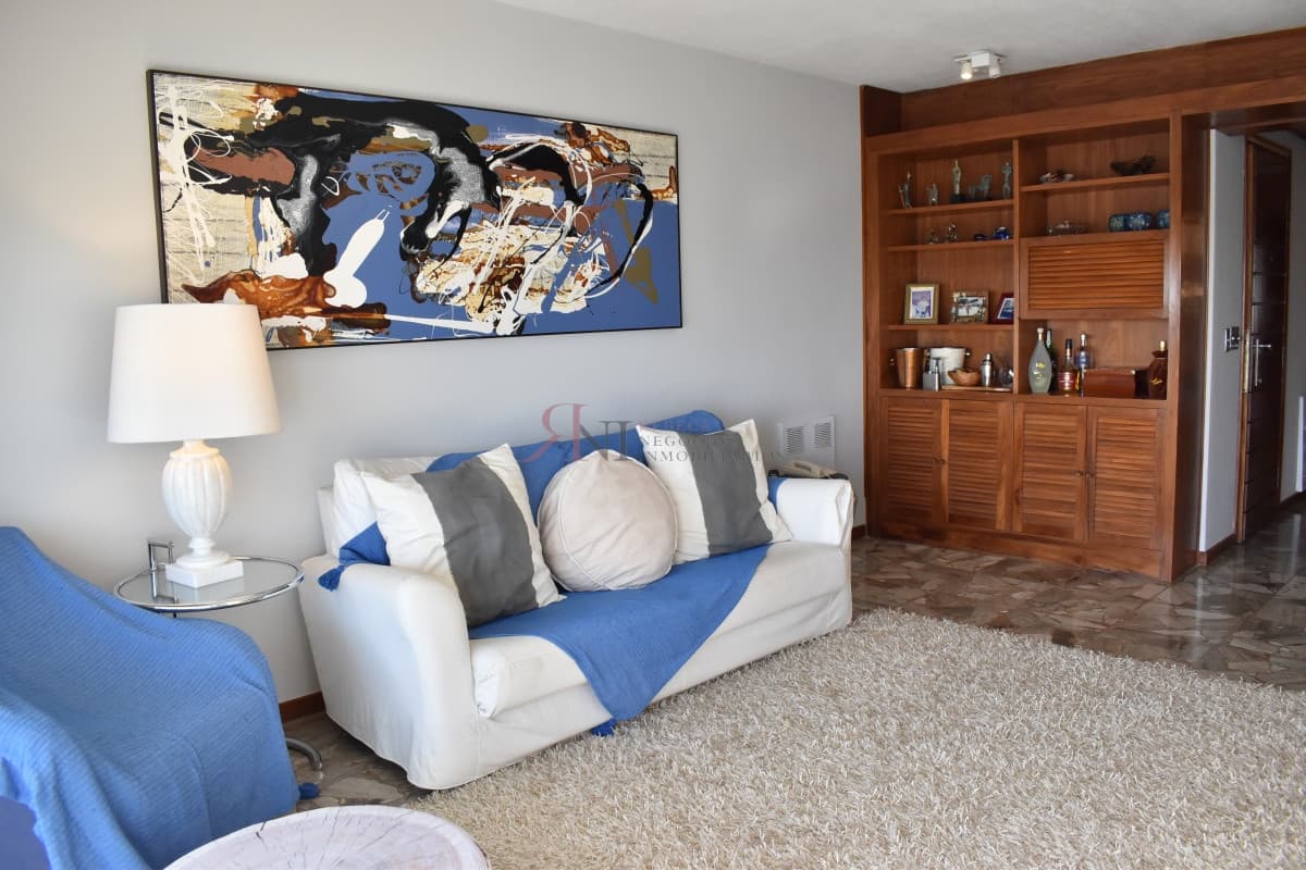 Excelente vista al mar , servicio de mucama , recepción las 24hs 									(ref.#3505)
