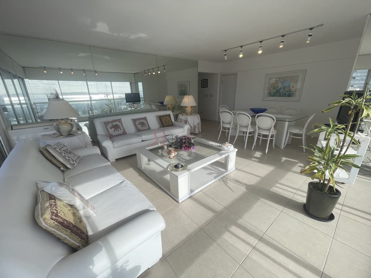 Apartamento a Pasos del Mar.									(ref.#113832)