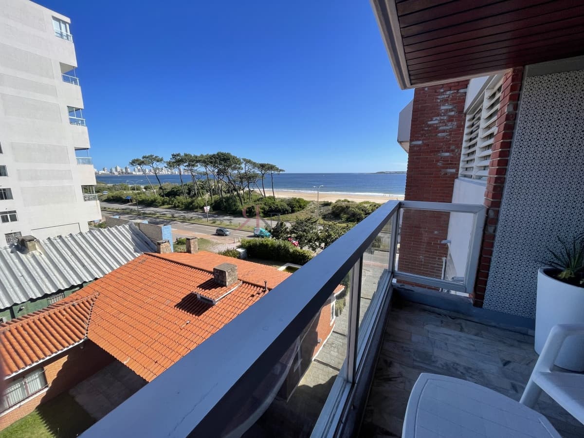 Terraza con vista a la Playa Mansa 									(ref.#112723)