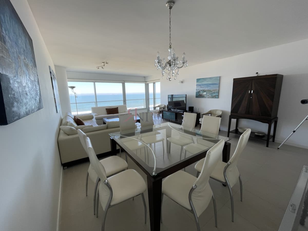 Piso alto con buena vista al mar,  Edificio de Categoria 									(ref.#7201)