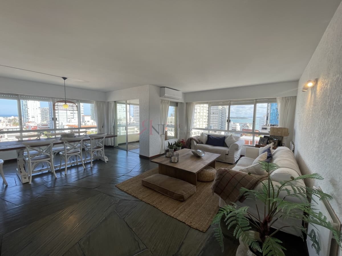 Lindo decorado, todo a nuevo , vista al mar 									(ref.#2072)