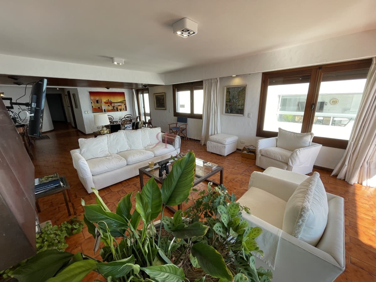 Amplio apto con espectacular Terraza y vista al puerto									(ref.#4474)