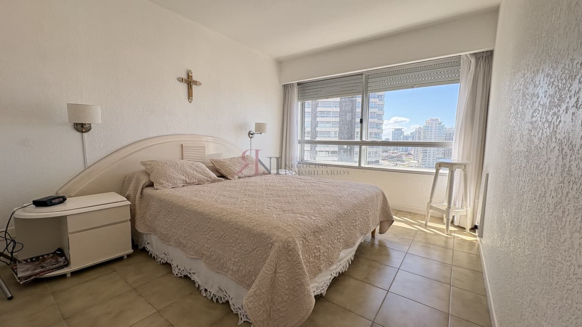 Piso alto, excelente calidad de construccion con vista a ambas Playas									(ref.#5514)