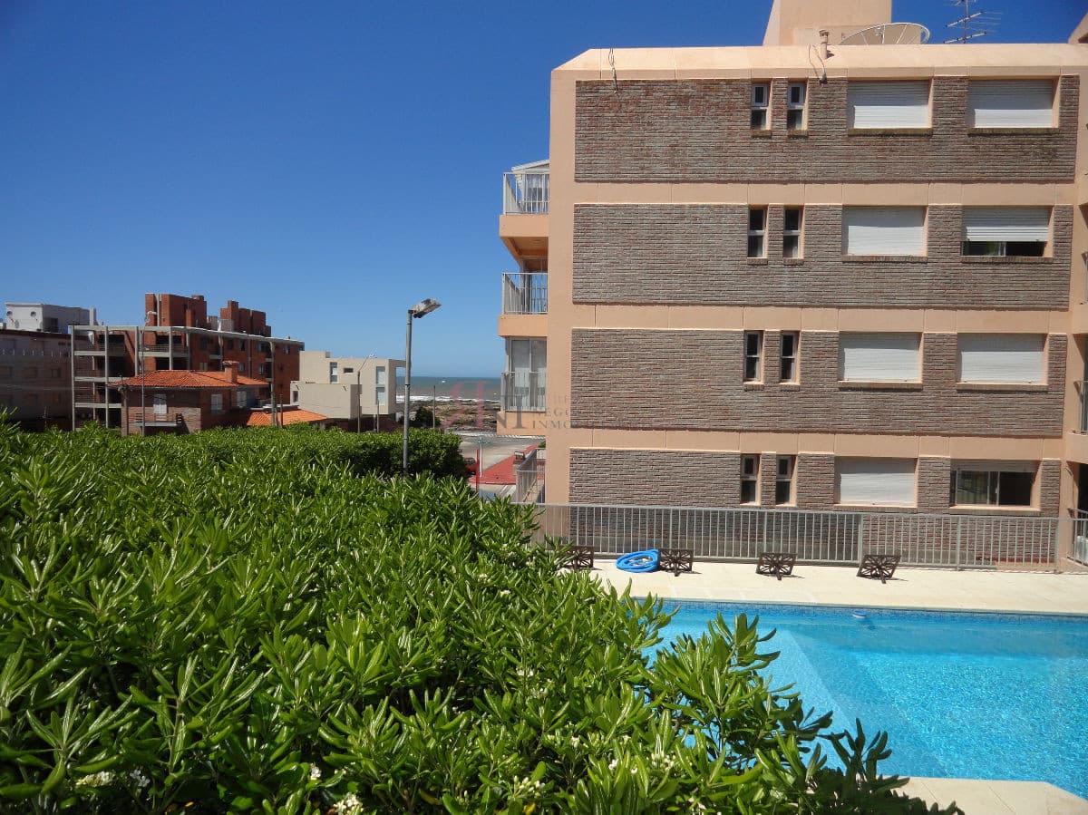 Peninsula cerca de Gorlero y playa, piscina , parrillero , mucama 									(ref.#1101)