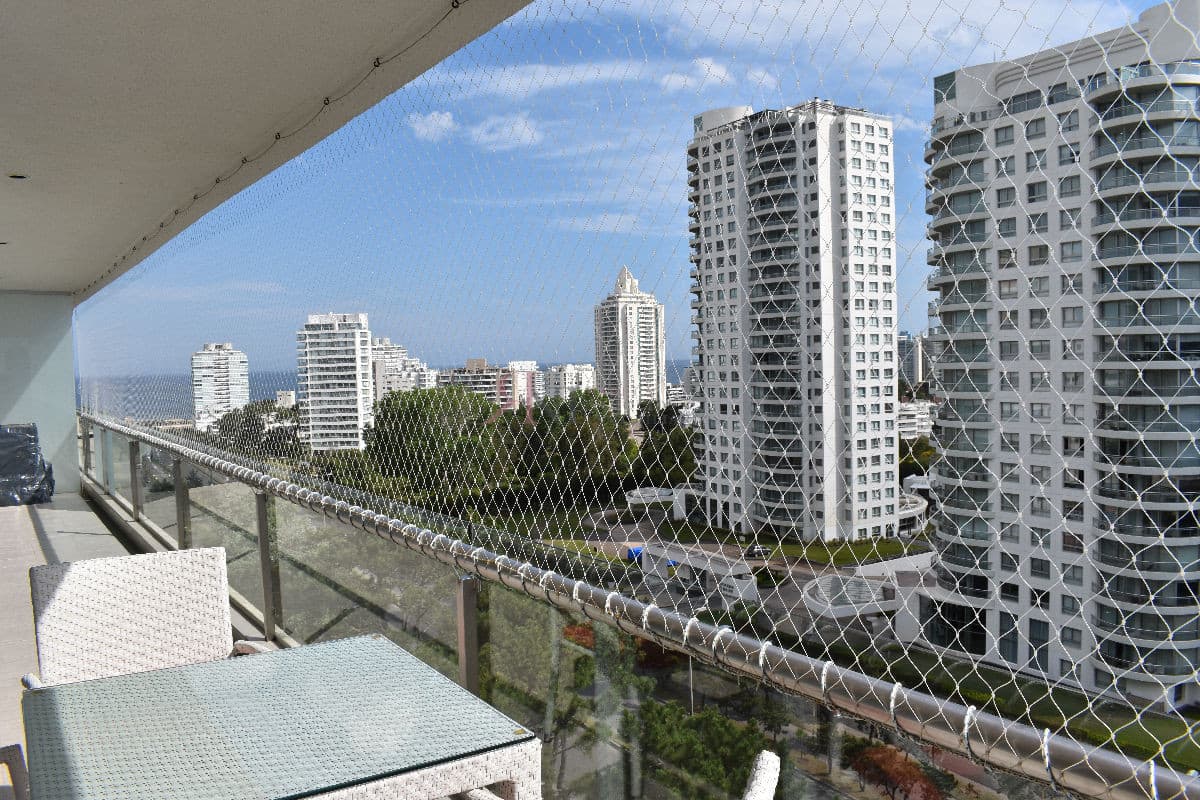 Impecable, ambientes amplios, aire acondicionado, piscina, mucama 									(ref.#11223)