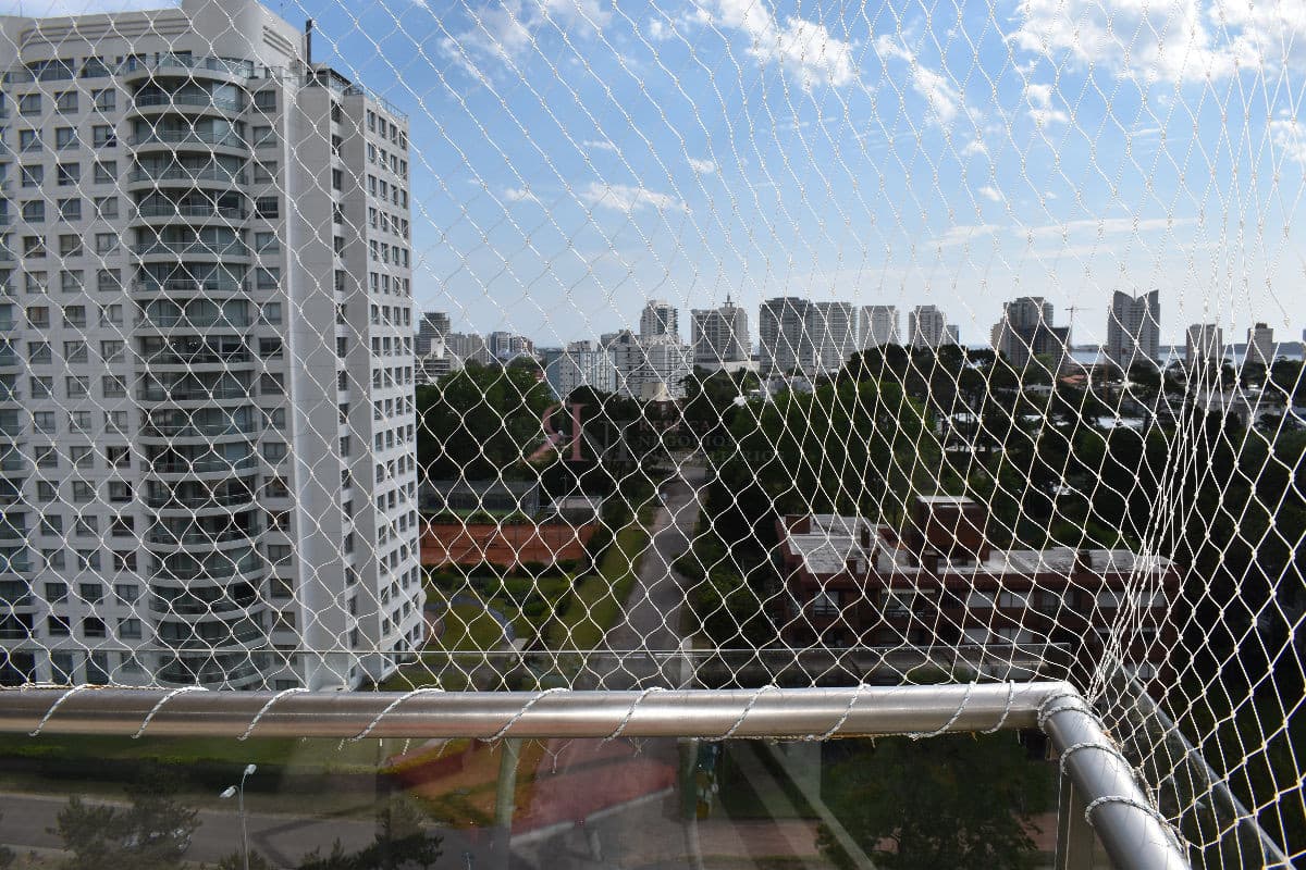 Impecable, ambientes amplios, aire acondicionado, piscina, mucama 									(ref.#11223)