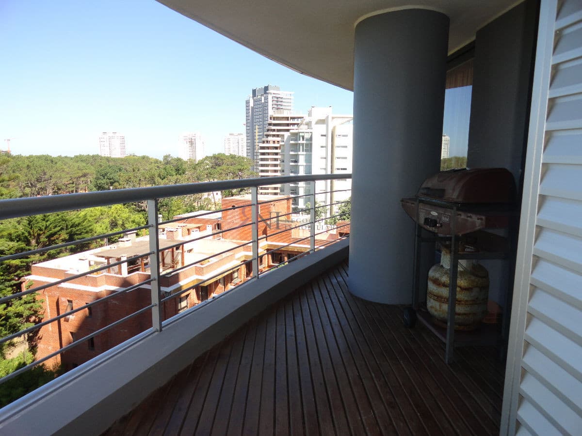 Lindo apartamento, luminoso, moderno, amplio									(ref.#8644)