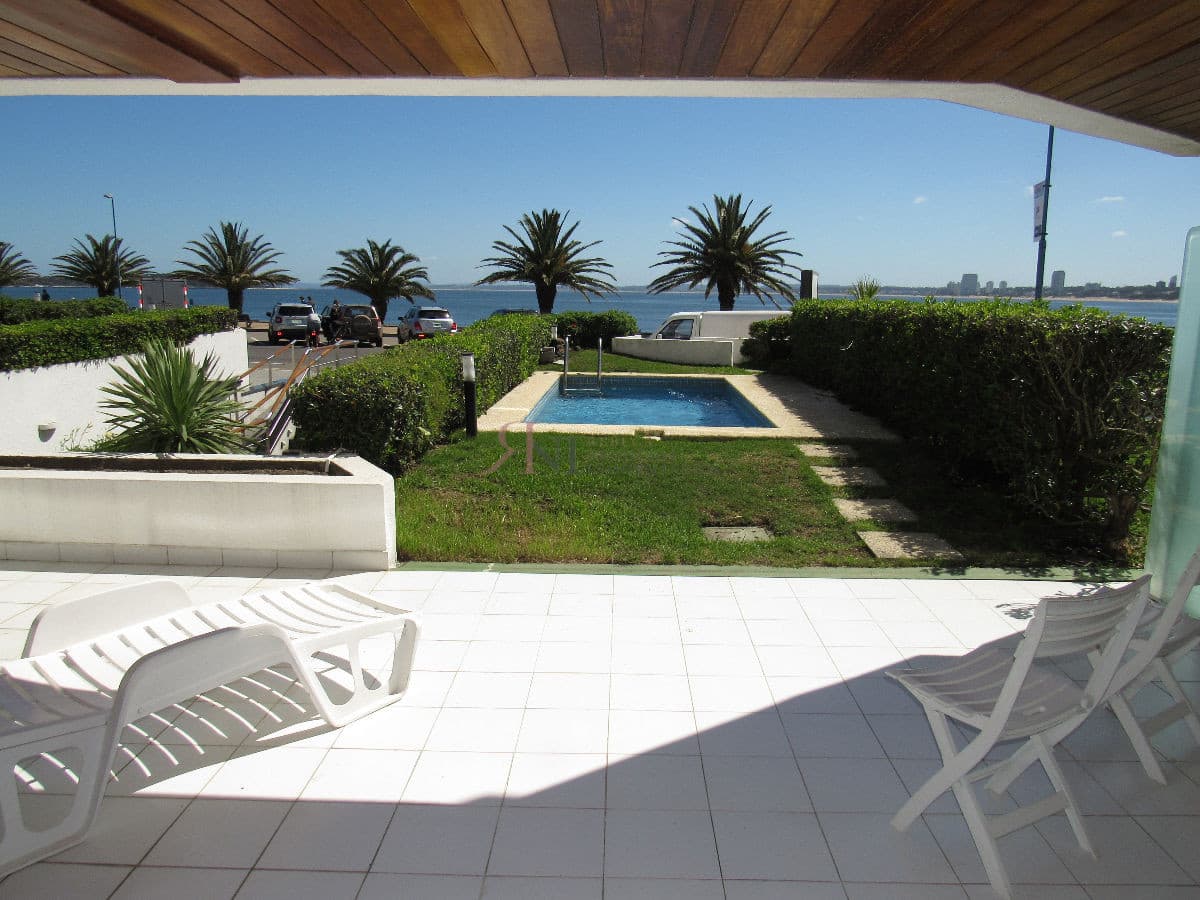 Terraza con piscina exclusiva 									(ref.#882)