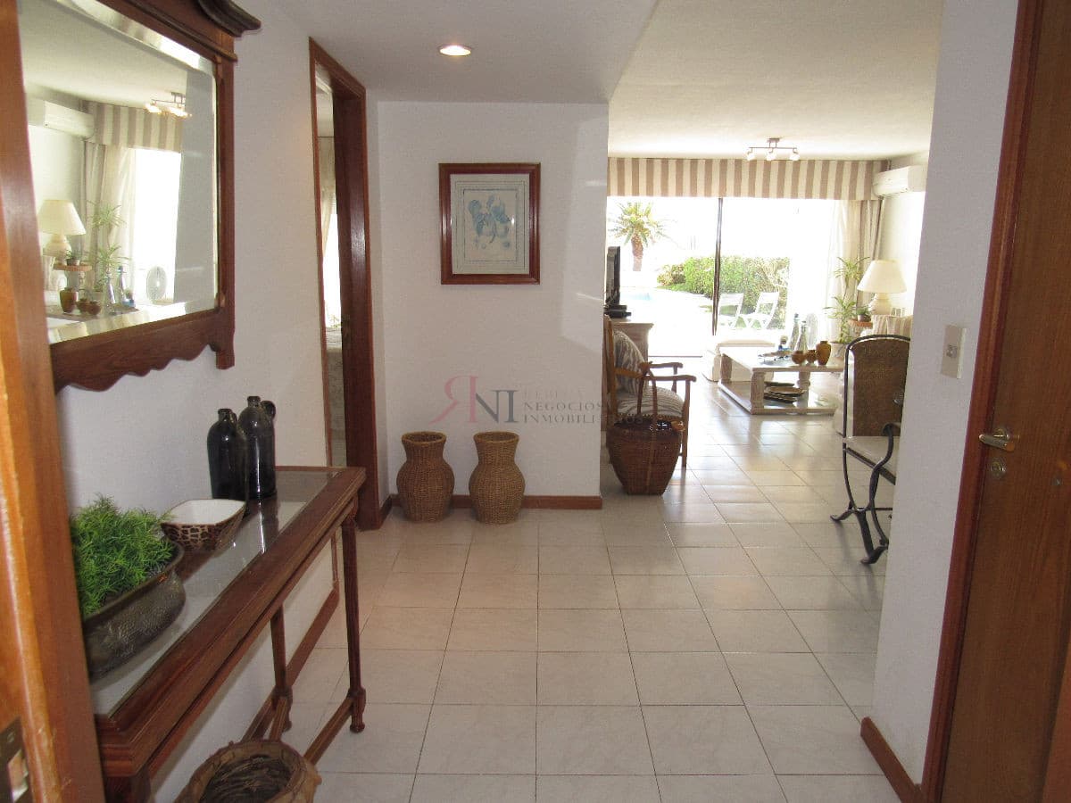 Terraza con piscina exclusiva 									(ref.#882)