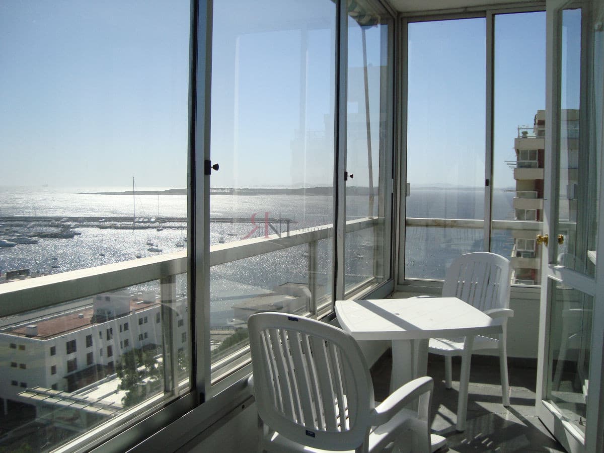 Terraza cerrada con linda vista al Mar 									(ref.#9118)
