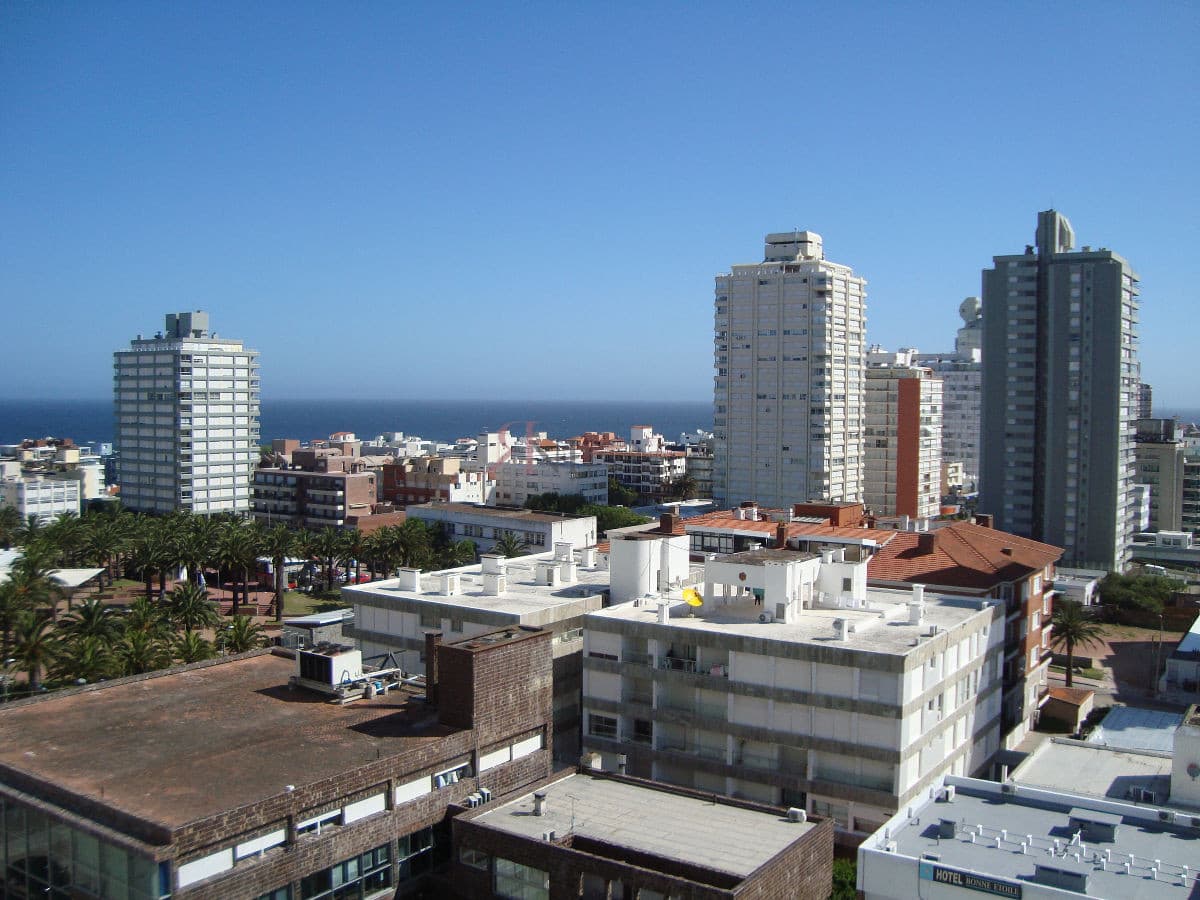 Terraza cerrada con linda vista al Mar 									(ref.#9118)
