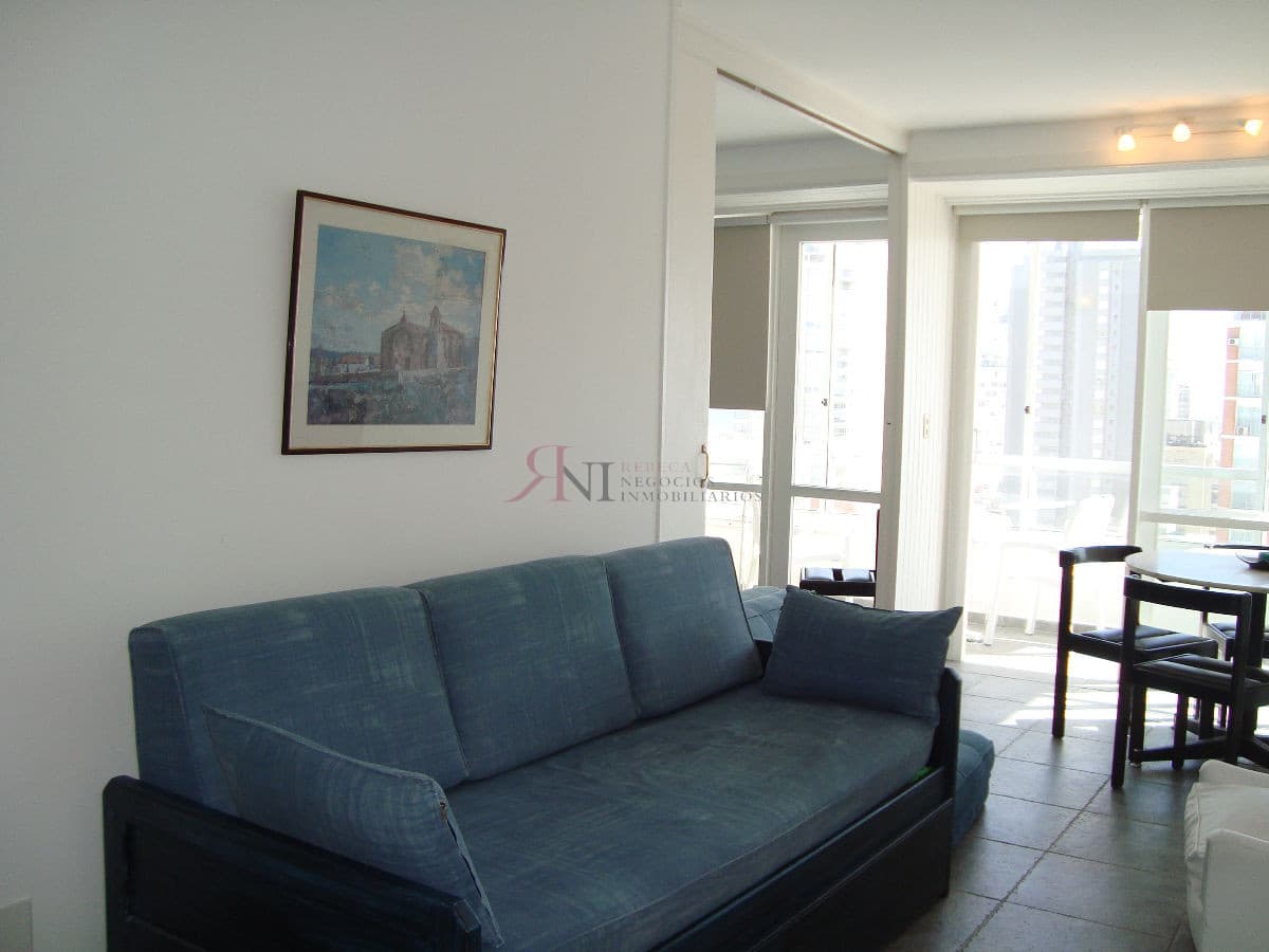 Terraza cerrada con linda vista al Mar 									(ref.#9118)
