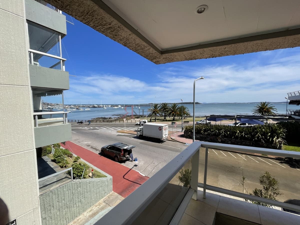 Puerto, excelente vista y amplia terraza, parrillero									(ref.#8839)