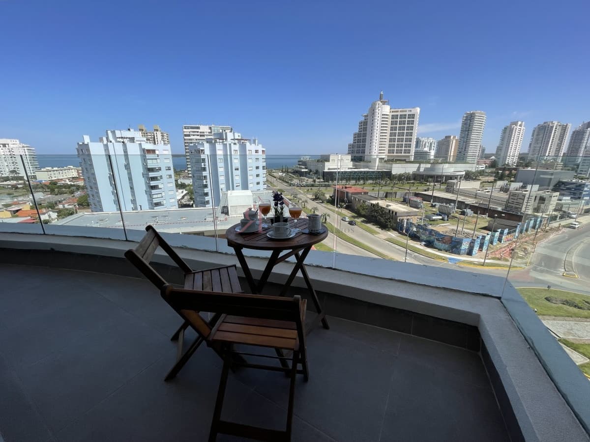 Terraza con vista a la Playa Mansa, garage									(ref.#11394)