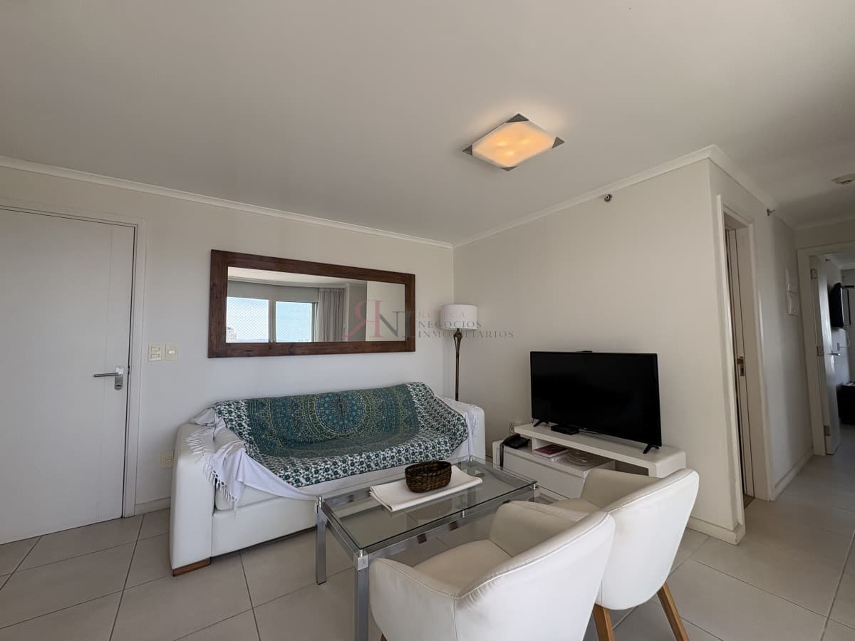 Piso alto, moderno, amenities									(ref.#11135)