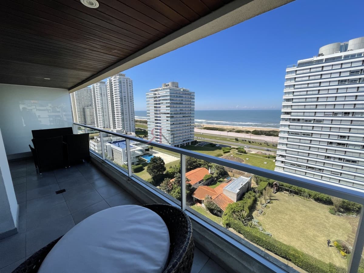 Penthouse con vista a la Playa Brava y barbacoa propia 									(ref.#11803)