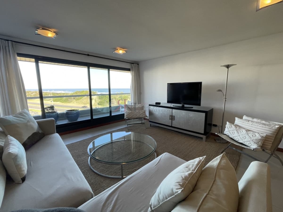 Exclusivo, vista  al mar , barbacoa propia, como una casa con la seguridad de edificio. 									(ref.#9061)
