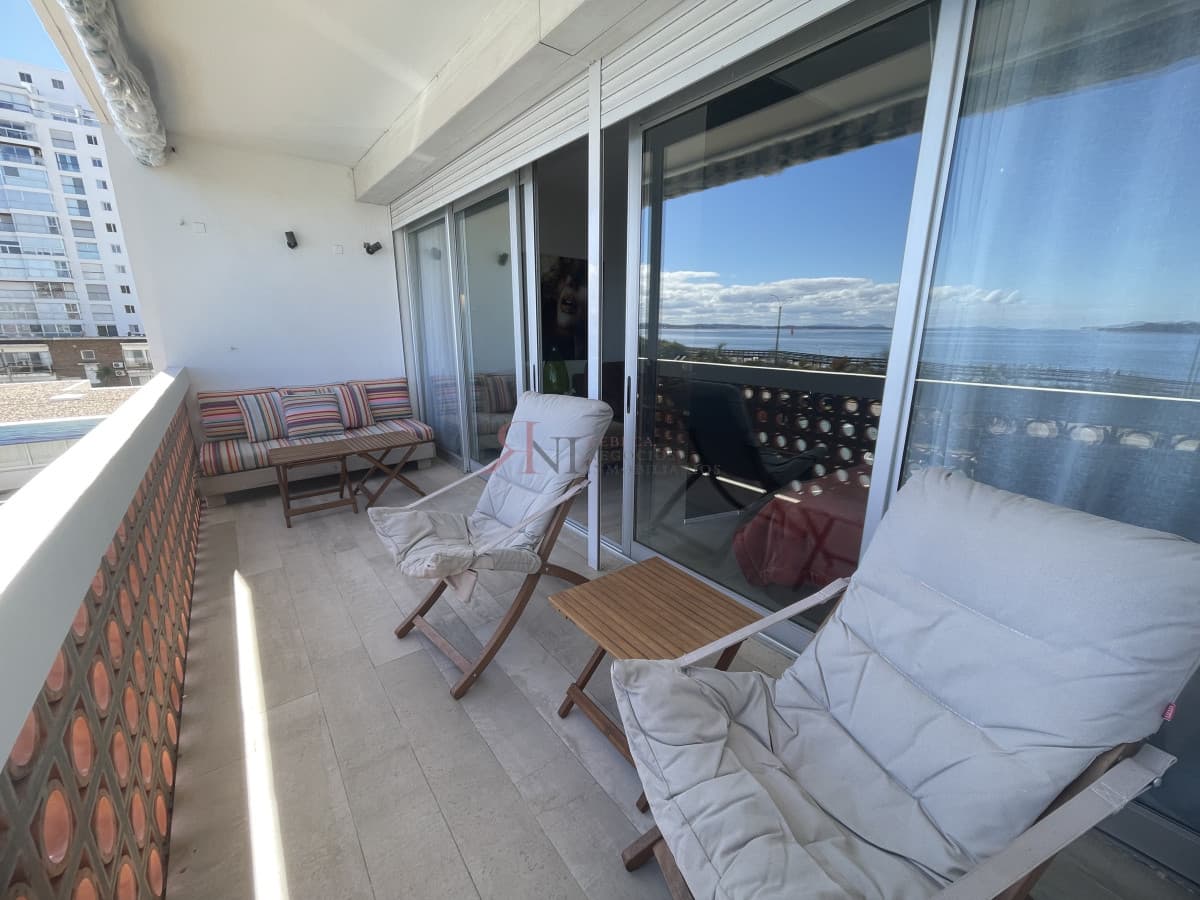 Terraza con vista a la Playa Mansa									(ref.#5731)