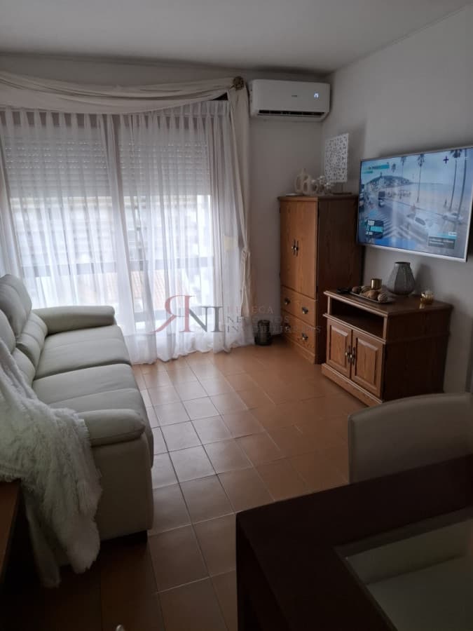 Bien ubicado , impecable estado,  aire acondicionado									(ref.#3527)