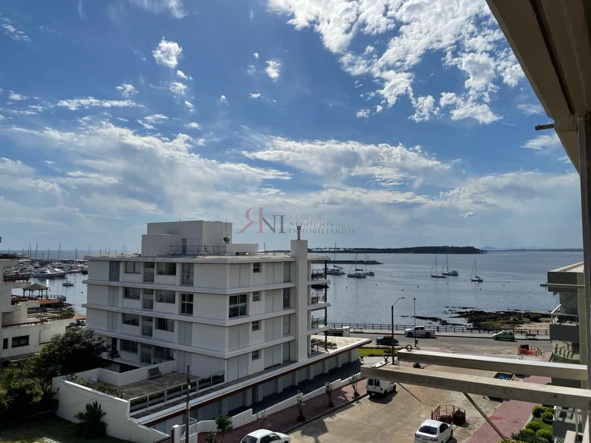 Terraza con vista la Puerto, aire acondicionado, garaje, mucama									(ref.#11787)