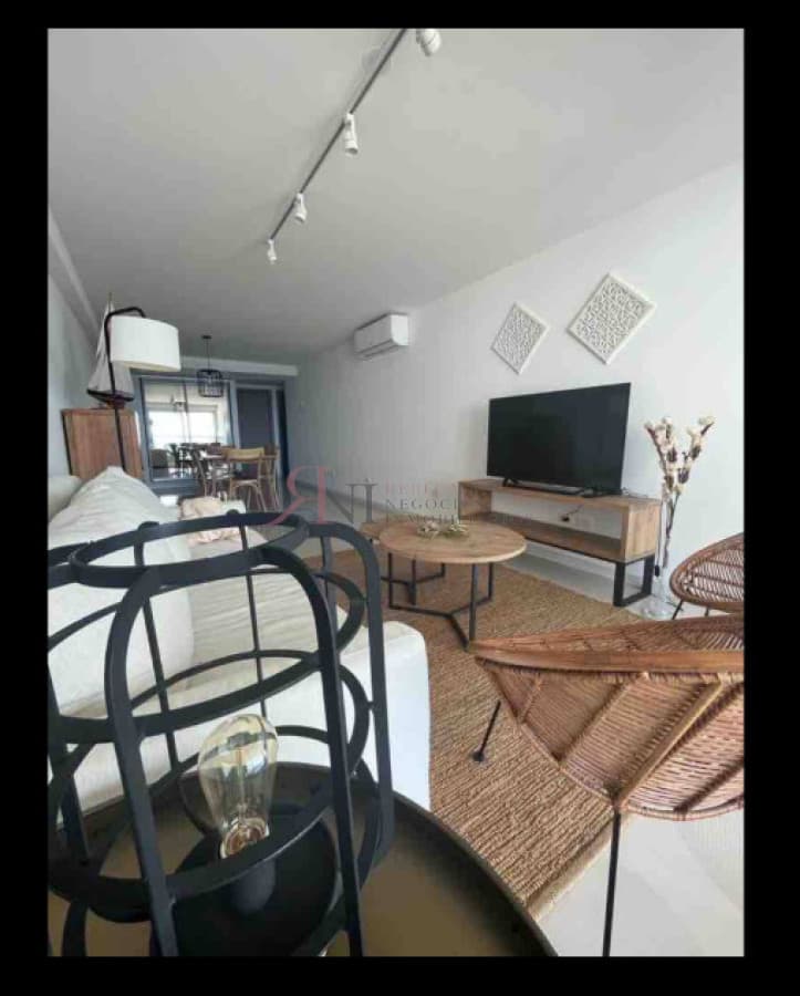Ubicado a 150 mts del mar , lindo apto. con vista al mar y parrillero propio 									(ref.#10937)
