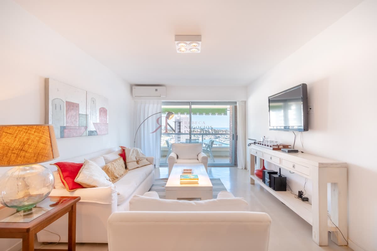 Lindisimo apartamento con buena vista al Puerto y buena terraza 									(ref.#7020)