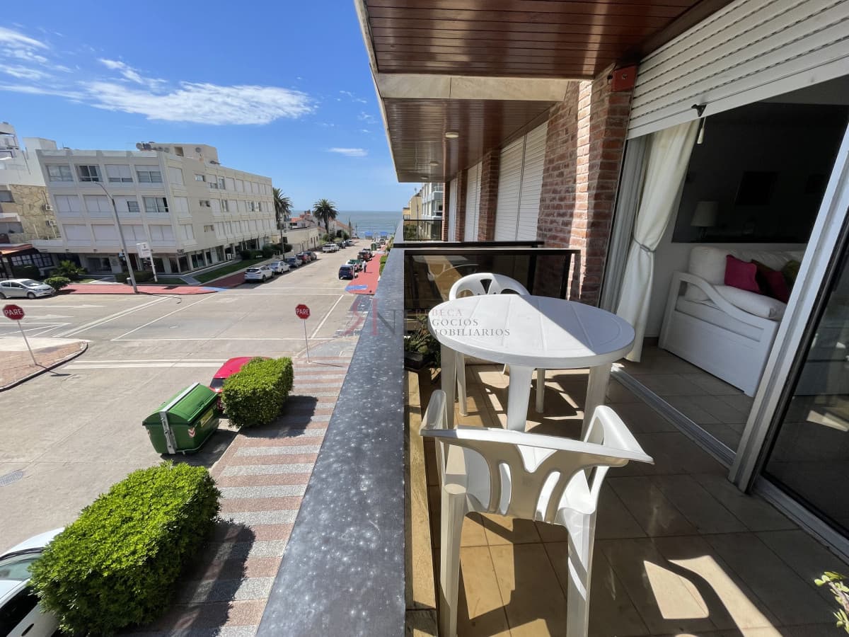 Simpatico , linda terraza y vista parcial al mar									(ref.#1004)