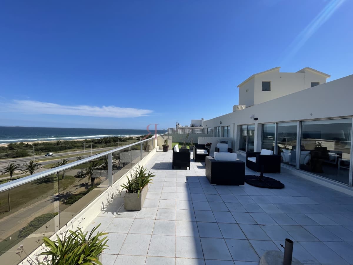 Exclusivo Pent House frente al mar con buena vista y parrillero									(ref.#7776)