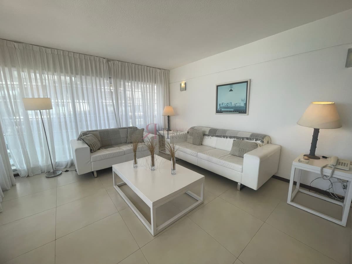 Impecable, vista al mar 									(ref.#2511)