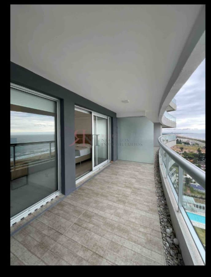 Ubicado a 150 mts del mar , lindo apto. con vista al mar y parrillero propio 									(ref.#10937)