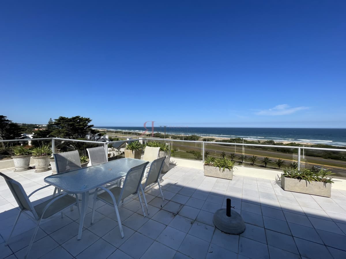Exclusivo Pent House frente al mar con buena vista y parrillero									(ref.#7776)