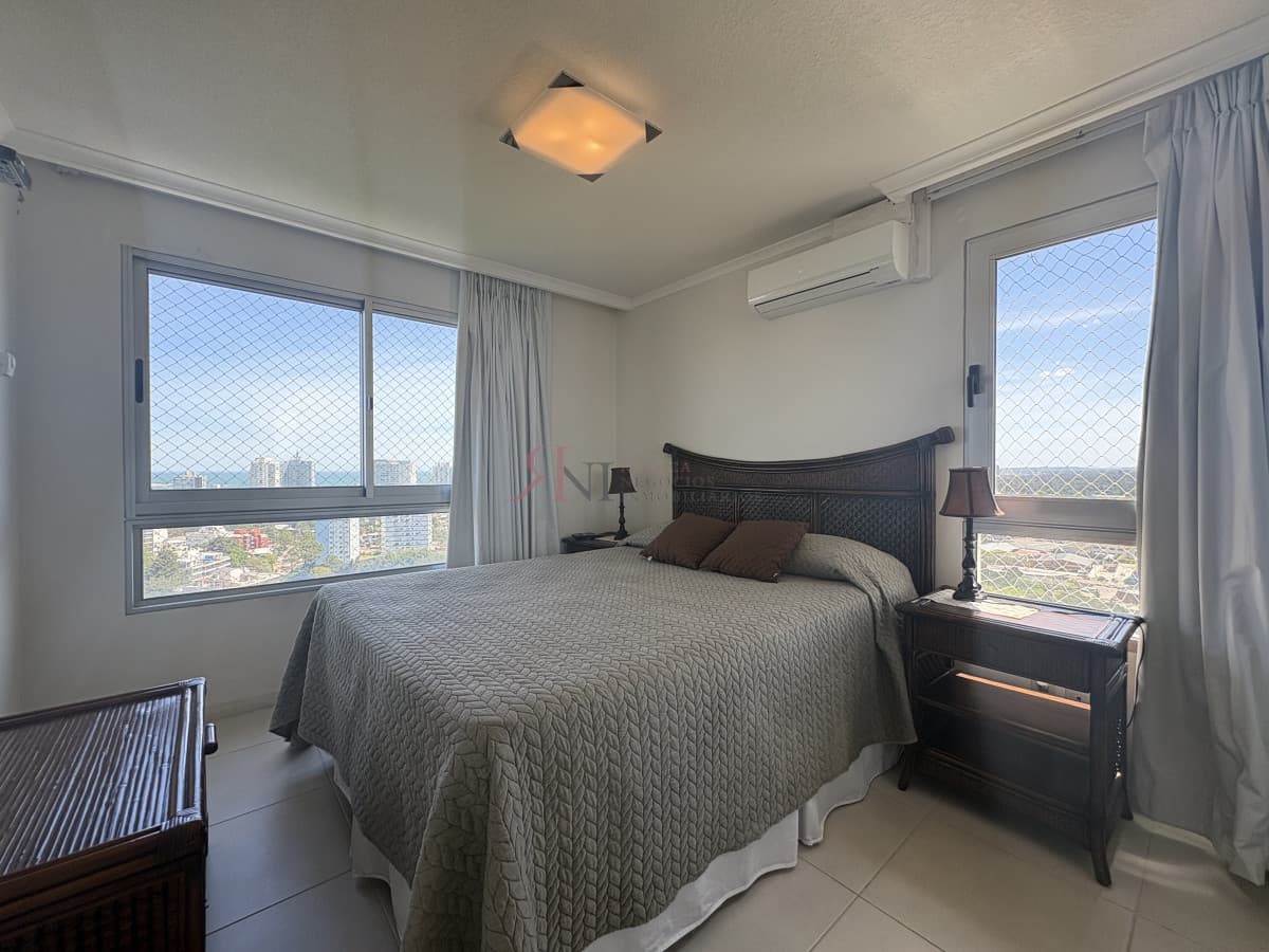 Piso alto, moderno, amenities									(ref.#11135)