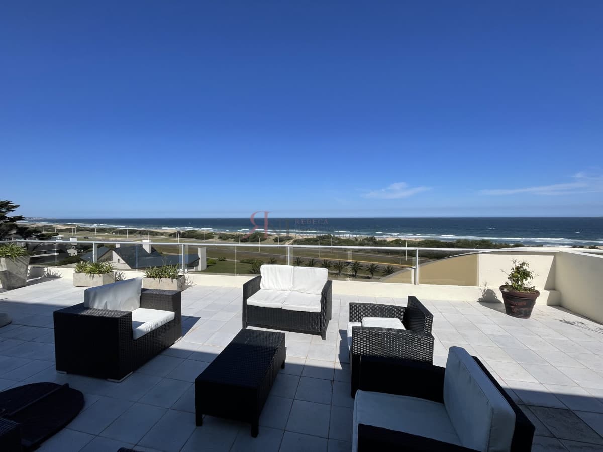 Exclusivo Pent House frente al mar con buena vista y parrillero									(ref.#7776)