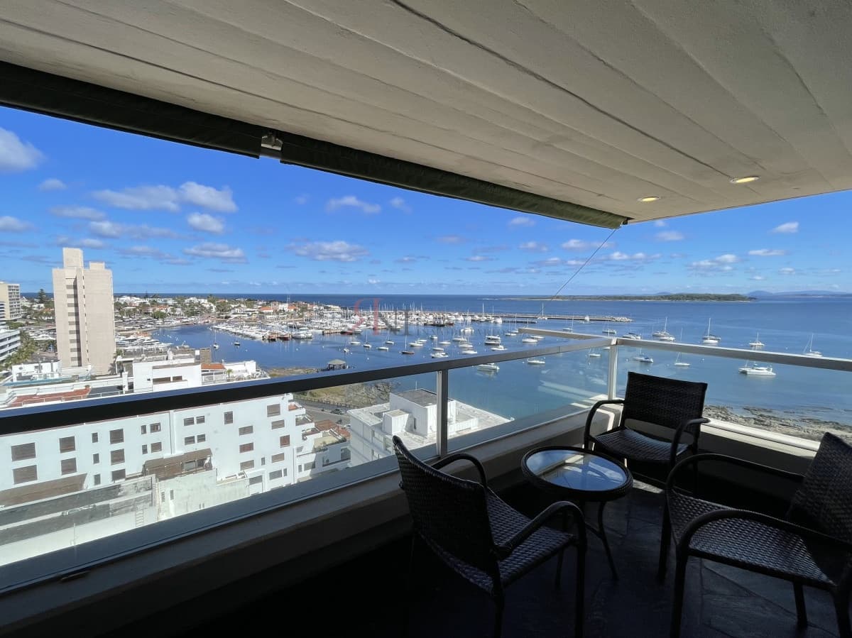 Piso alto con excelente vista al Puerto desde todos los ambientes									(ref.#8420)
