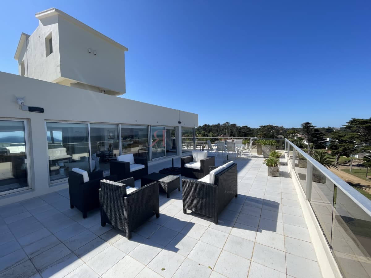 Exclusivo Pent House frente al mar con buena vista y parrillero									(ref.#7776)