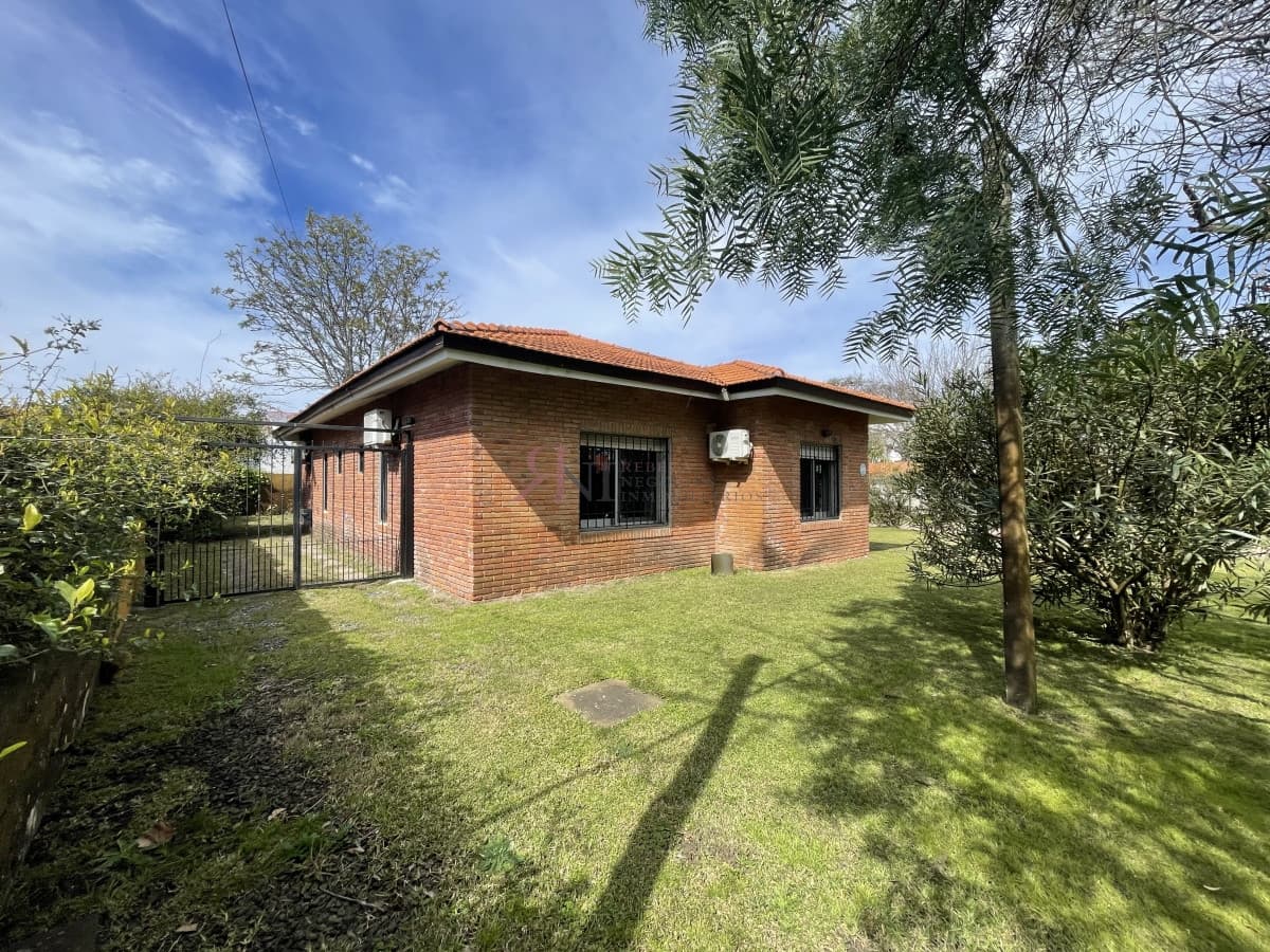 Casa en zona de Playa Mansa, excelente entorno (ref.#6193)